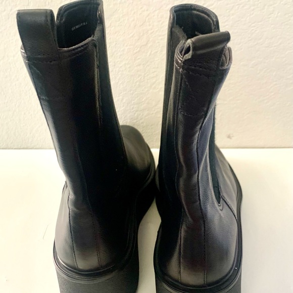VINCE BRINTON WATER RESISTANT WOMEN’s LEATHER ROUND TOE CHELSEA BOOT- BLACK- 8.5 - Picture 10 of 16